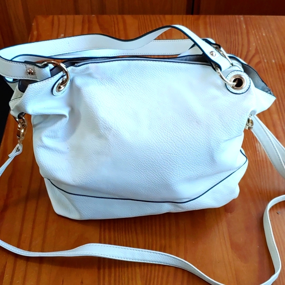 Lovely White hand or shoulder bag purse